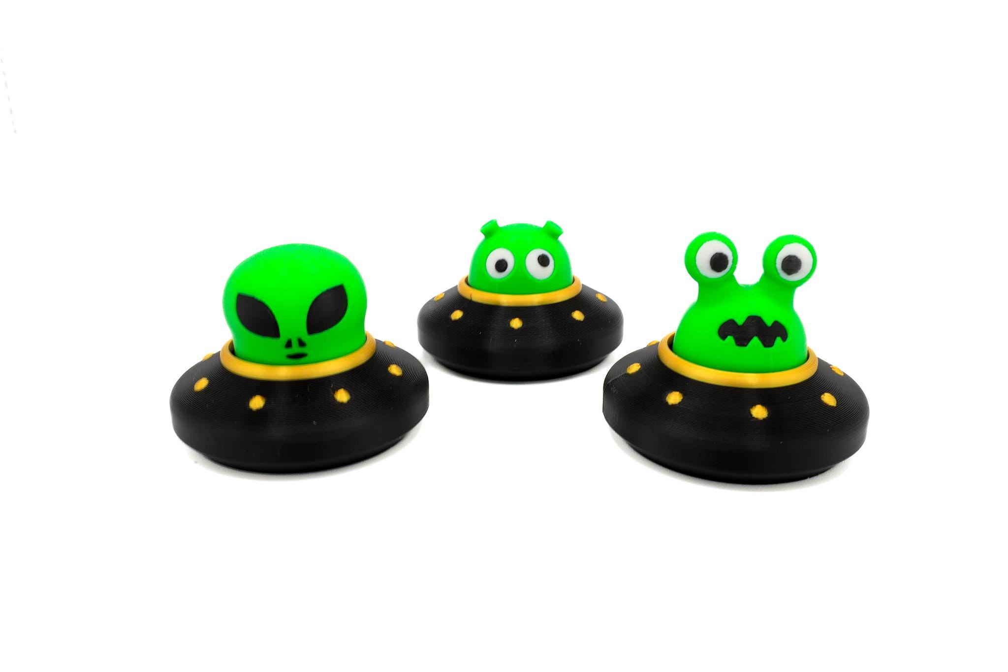 Alien UFO Fidget Clicker, Sensory Toy, Keychain, Stress Relief, Desk ...