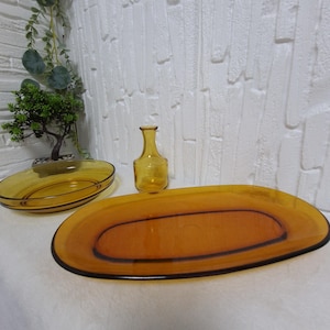 Vintage 1970s Amber Glass Serving Set – Platter, Bowl & Bottle – Retro Mid-Century Tableware – Boho Chic Home Décor – Rare 3 Pc Kitchen Set