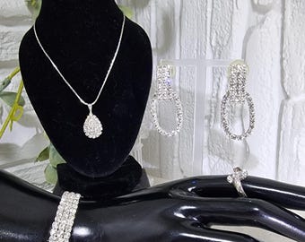 Vintage Rhinestone Jewelry Set – Necklace, Earrings, Bracelet & Ring