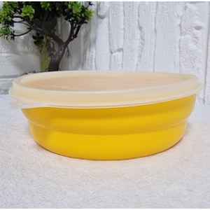 Vintage Tupperware Bowl with Lid – 0.5L Yellow Rare Container – Retro 80s Kitchenware – Airtight Storage – Classic Tupperware