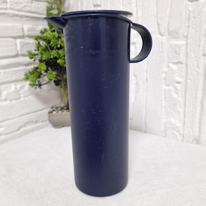 Vintage Tupperware 1.0L Pitcher Jug with Lid and Handle – Navy Blue – Model 2448A-2 / 2450A-3 – 1990s