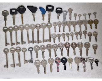 Vintage Key Collection – 67 Antique Metal Keys for Steampunk Crafts