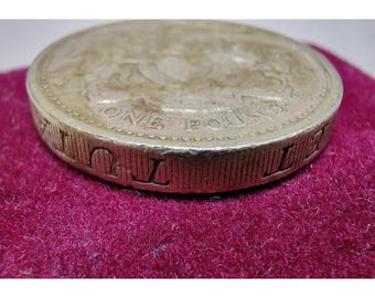 希少な 1983 年 1 ポンド硬貨 – エリザベス 2 世 – エッジの刻印エラー