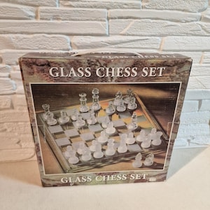 Vintage Glass Chess Set – Frosted & Clear 32 Pc Game – 25x25 cm Board – New in Box – Decorative Classic Gift – Retro Home Game Decor