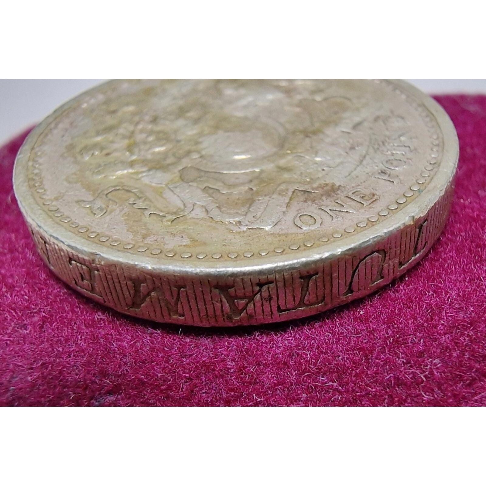 希少な 1983 年 1 ポンド硬貨 – エリザベス 2 世 – エッジの刻印エラー