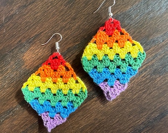 Boucles d'oreilles Fierté au crochet, PDF anglais - « Pride Petals »