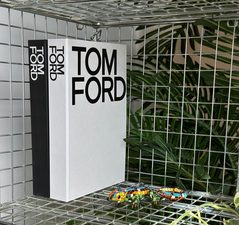 Dekorative AD Architekten Bücherbox, Tom Ford Hard Buchcover, zu öffnende Buchbox, Kaffeetischdekor, Fake-Buch, Buchinszenierung Bild 8