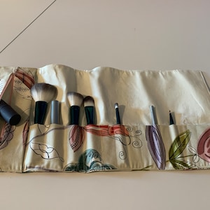 MAKEUP BRUSH storage for home and travel - UPCYCLED - MakeUP roll