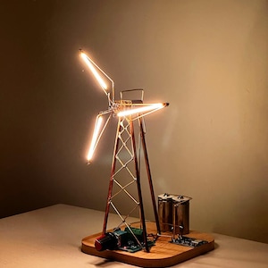 Handgjord kinetisk väderkvarnsskrivbordslampa, teknisk konstdekor, snurrande LED-ljus