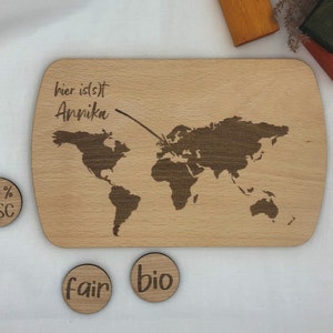 personalisierte Frühstücksbrettchen aus Holz für Erwachsene: Weltkarte mit Standort, FSC, Brotzeitbrett, Geburtstagsgeschenk, Brotzeit