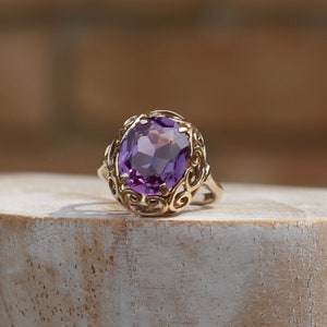 Synthetic Colour Change Purple Sapphire in Filigree Gold Ring, 10ct yellow gold, size M1/2 or just under 6.5