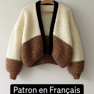 May include: A chunky knit cardigan in cream and brown, with a black trim along the collar. The sleeves and lower section are a rich brown, while the body is cream. The text on the image reads "Gilet Tricoté Épais et Oversize = Guide Visuel" and "Patron en Français (+ version visuelle en PDF)".