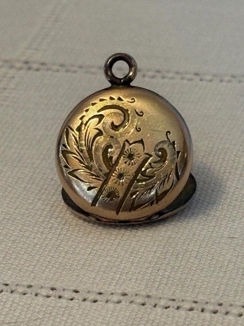 Vintage Gold Filled Tiny Etched Locket - Etsy