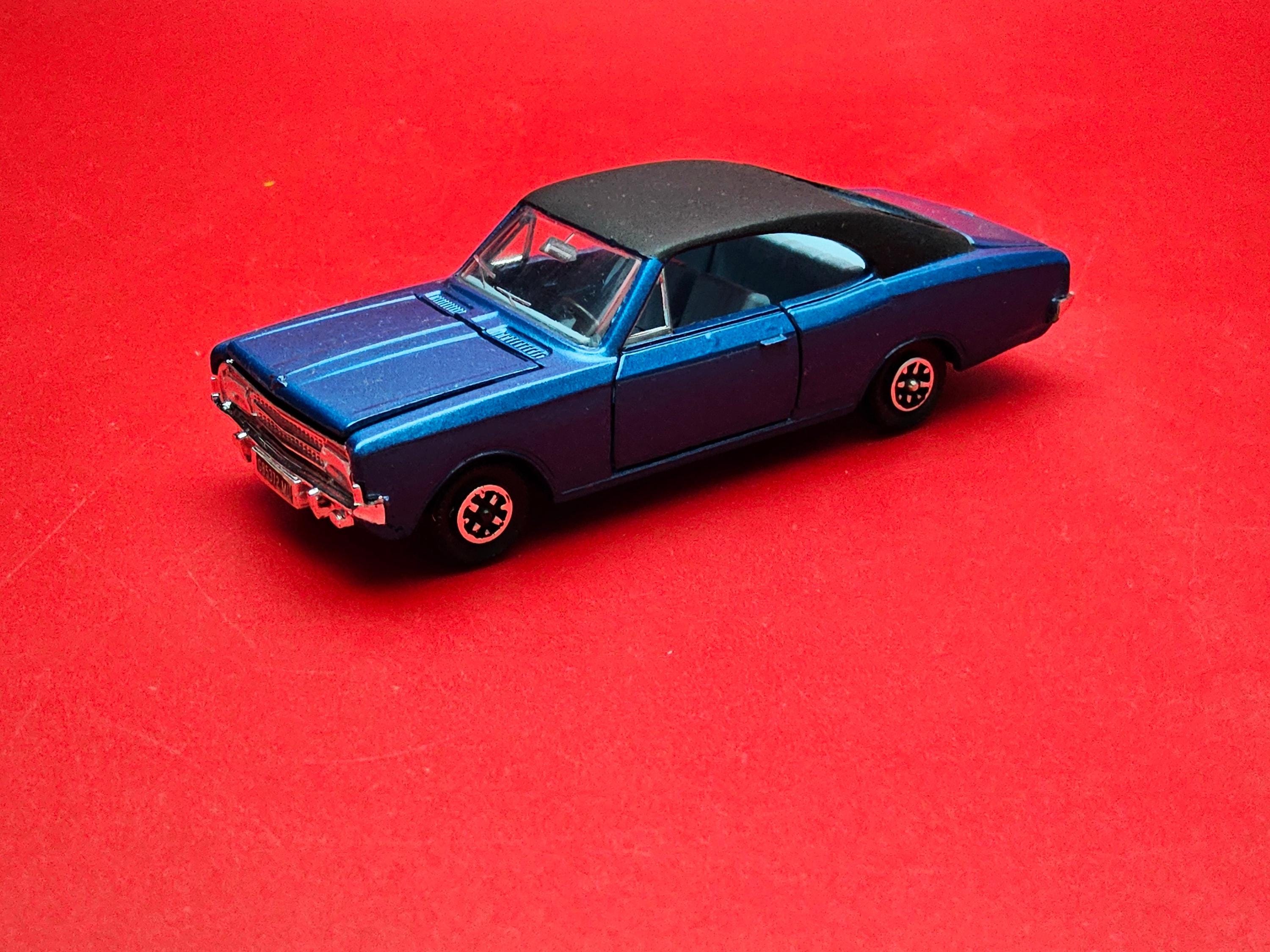 DT37 voiture 1/43 réédition DINKY TOYS Atlas : OPEL Commodore 1420 – Jumajo