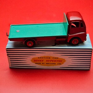 Dinky model #512 guy flatbed truck with a box (not correct)