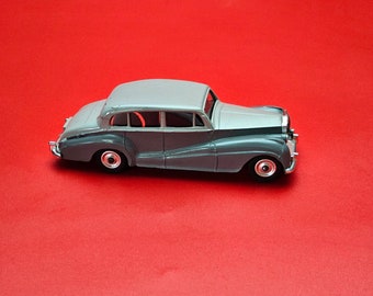 Dinky #150 Rolls Royce silver wraith with original box