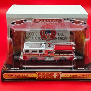 Camion de pompiers code 3 de la ville de New York