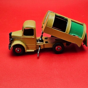 Dinky #252 bedford refuse wagon with original box