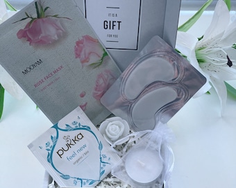 Mini Pamper Gift Box: Rose Face Mask, Tea & Candle