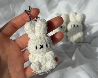 Llavero de Miffy hecho a mano - CROCHET