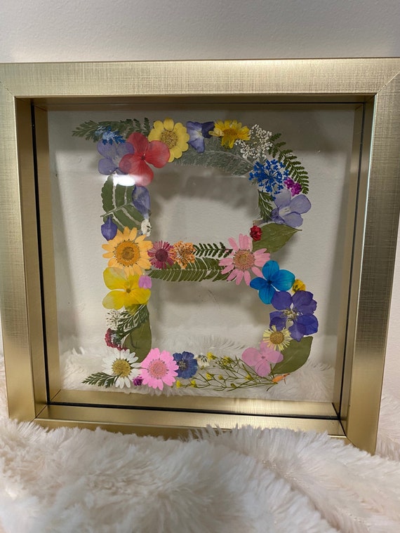 Heirloom Pressed Flower Newborn Footprints Frame