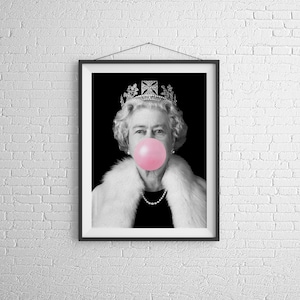 Queen Elizabeth II With Crown Print Bubblegum Art, Eclectic Wall Art, Alter Art Print,Funny Print,Vintage Poster,Altered Photo Print,DIgital