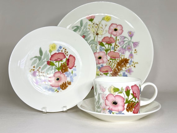 ウェッジウッド メドウ スイートチャイナ：1970年代の花柄ランチセット