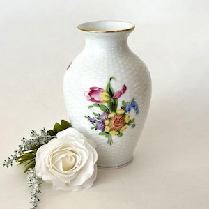 Herend Printemps Vase: Hand-Painted Floral Porcelain, 1980s