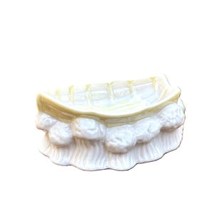 Belleek båtformat askfat, vintage roddbåtsskål, fint irländskt porslin, Green Mark