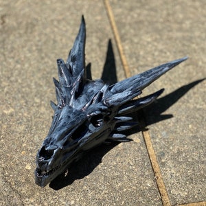Cráneo de dragón de resina hecho a mano – Decoración de fantasía, inspirado en House of Dragons No stand