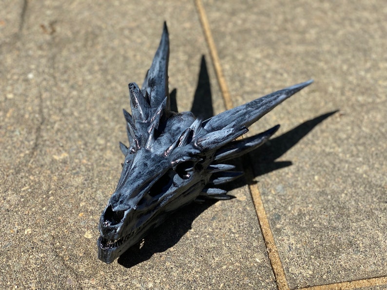 Cráneo de dragón de resina hecho a mano – Decoración de fantasía, inspirado en House of Dragons No stand