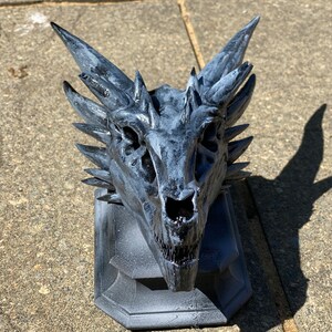 Cráneo de dragón de resina hecho a mano – Decoración de fantasía, inspirado en House of Dragons imagen 2