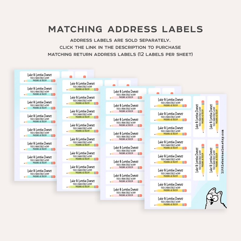 Pu&ograve; includere: Quattro fogli di etichette per indirizzi rettangolari con una grafica a matita e il testo Luke & Lorelai Danes, 1100 E MAIN STREET #2049, PHOENIX, AZ 85024. Il testo MATCHING ADDRESS LABELS e i dettagli delle etichette sono in alto.