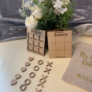 Wedding favour, tic tac toe (noughts and crosses) mini game, wedding favours, table decorations, party gifts, kids games, personalised