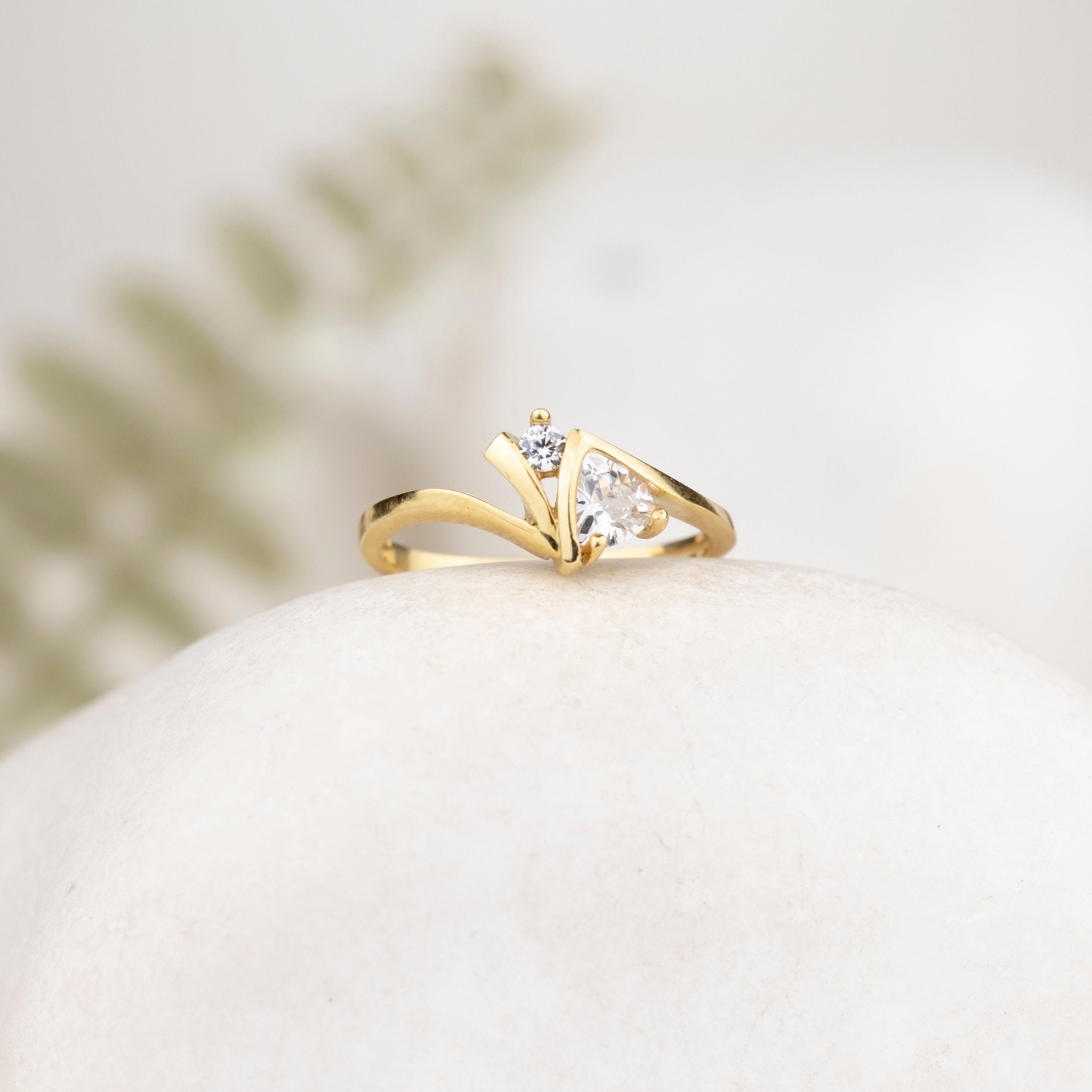 送税込【King Ice】TRILLION-CUT SIGNET RING 指輪 (2色) 国内発 送税込【King Ice】TRILLION-CUT SIGNET RING 指輪 (2色) 国内発