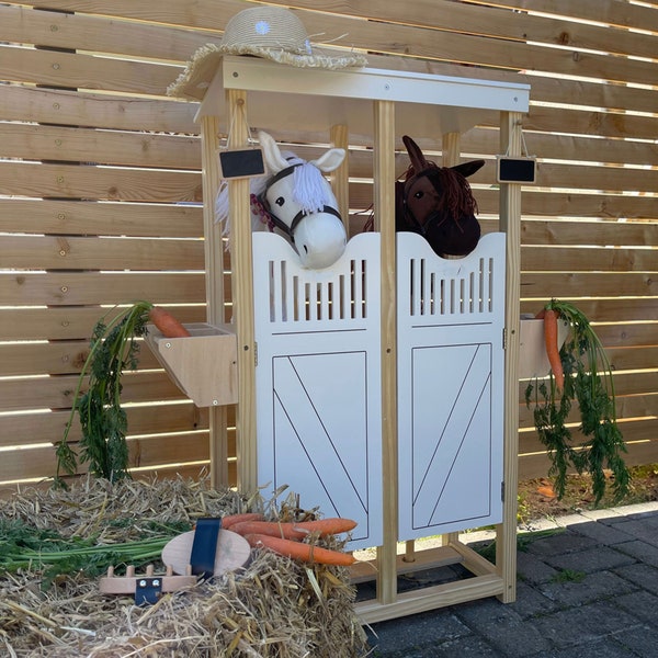 Zubehör Hobby Horse Stall  für zwei Steckenpferd-Spielpferd mit Holz Herz Glitzer Mähnenschmuck