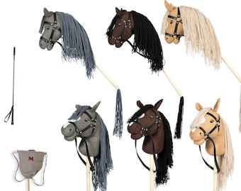 Set Hobby Horse-Steckenpferd-Hobbypferd mit Trensen anschraubbaren Schweif - Transportbeutel mit Glitzer Initiale und  Gratis Gerte