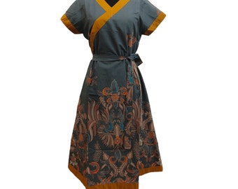 Timeless Wrapped Batik Dress: Short Sleeves for Modern Elegance