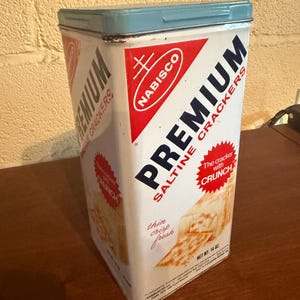 Nabisco Premium Saltine Crackers Vintage Tin Canistor
