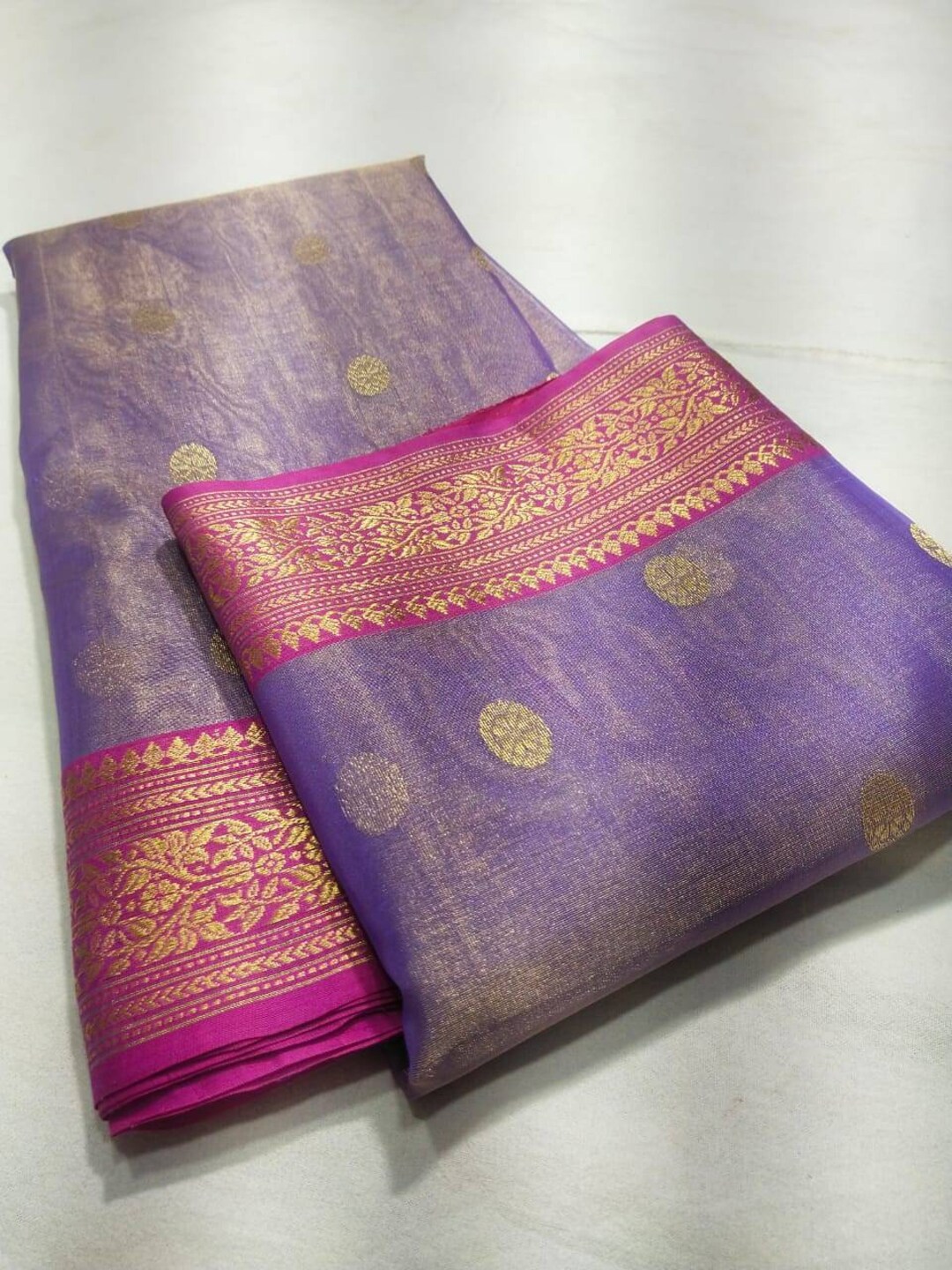 KSS440 Pure handloom kanchipuram silk Saree in purple with pink gold zari border. Comes with stitched blouse size 40