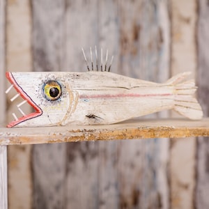 Handgemaakte viskunst, drijfhoutkunst, houten muurkunst, gesneden houten vissculptuur, nautische houtviskunst, kustdecor. Uniek visserscadeau