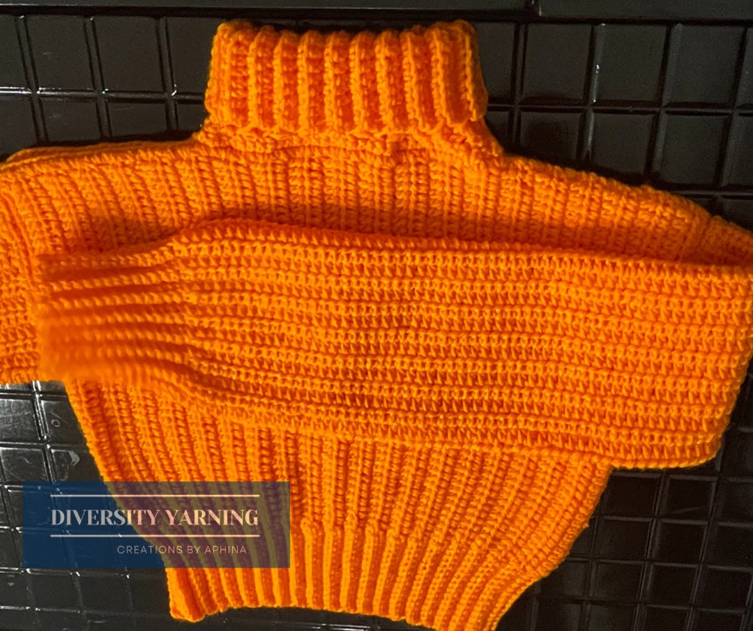 Easy Crochet Long Sleeve Crop Top. Beginner Friendly Pattern and Video Tutorial. Different Sizes