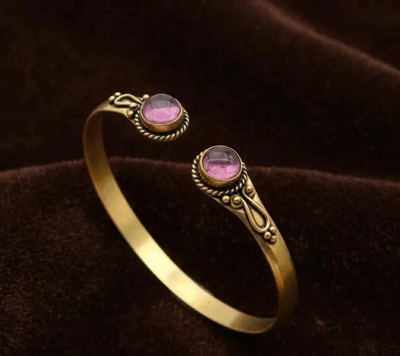 Manchette réglable en laiton, bracelet pierre améthyste, bracelet manchette en or minimaliste, jonc empilable, cadeau en laiton fait main, bijoux ethniques simples image 1