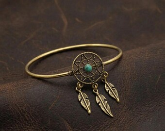 Bracelet attrape-rêves en laiton avec turquoise - bracelet à breloques plumes bohèmes - bijoux tribaux tsiganes - manchette mandala en filigrane fabriquée à la main - cadeau pour elle
