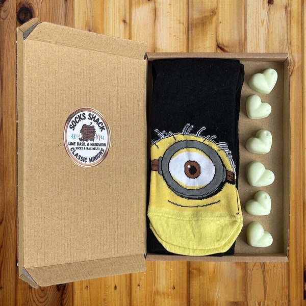 Mens gents despicable me minions black carl socks & handmade soy wax melts fragrance of choice free p+p uk eco packaging