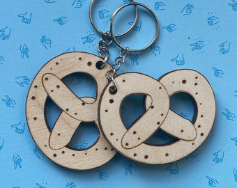 Porte-Clé en Forme de Bretzel Gravé au Laser - Accessoire Unique en Contreplaqué de Bouleau - Cadeau Gourmand