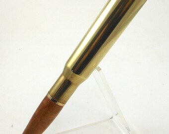 Un bolígrafo de concha calibre 50 con color claro Amboyna Burl