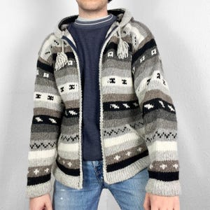 ヴィンテージ ヒッピー ボヘミアン チャンキー ハンドニット ウール カーディガン パーカー ジャケット エクアドル ファンキー レトロ フェアリー ピクシー ストライプ 幾何学的 抽象 パターン ジップ 90年代