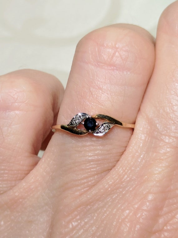 9ct gold sapphire trilogy - Gem 9ct gold sapphire trilogy - Gem
