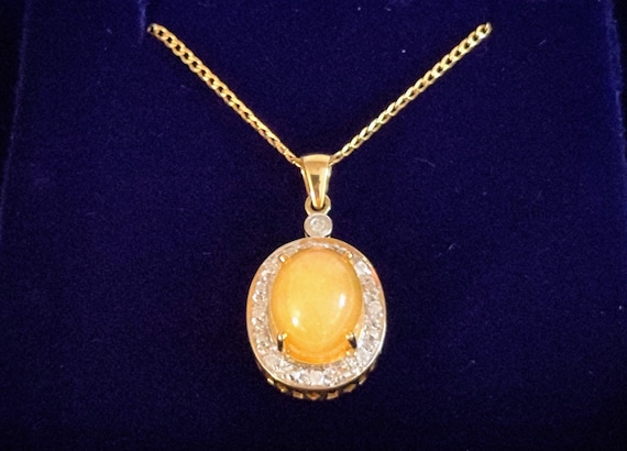 Stunning 9ct gold Welo Opal & 9 diamond pendant o… - image 1